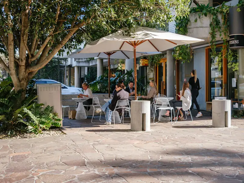 Kafe dış mekân oturma alanı