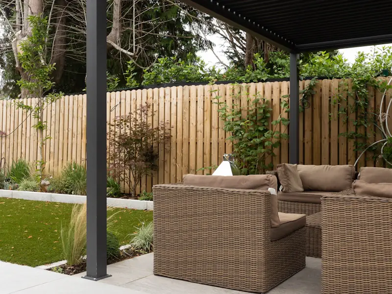 Konut verandasında pergola